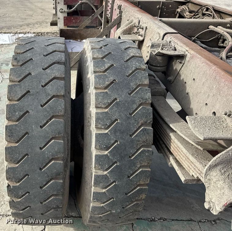 image for item DU3278 2004 Chevrolet  C8500 truck cab and chassis