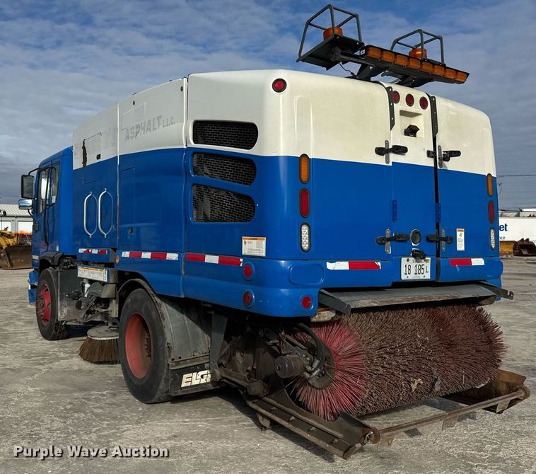 image for item DU3280 2012 Autocar street sweeper truck