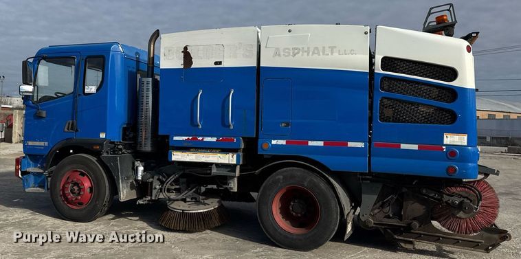 image for item DU3280 2012 Autocar street sweeper truck