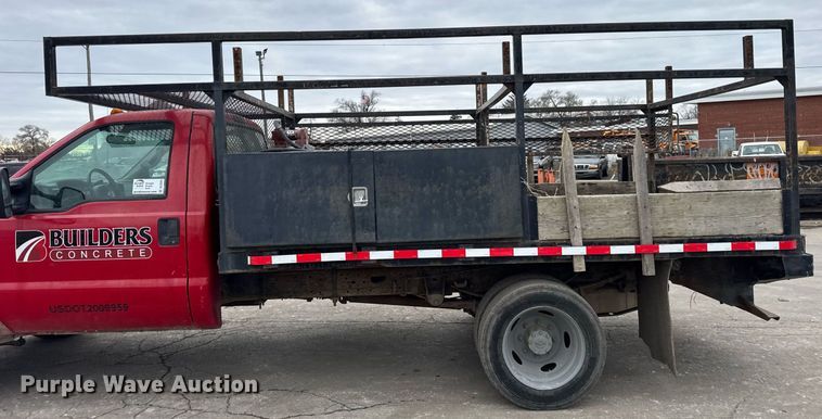 image for item DU3284 2002 Ford  F450 Super Duty XL flatbed truck