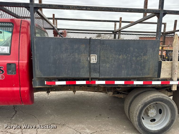 image for item DU3284 2002 Ford  F450 Super Duty XL flatbed truck