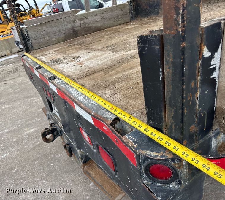 image for item DU3284 2002 Ford  F450 Super Duty XL flatbed truck