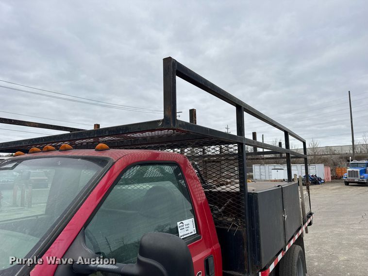 image for item DU3284 2002 Ford  F450 Super Duty XL flatbed truck