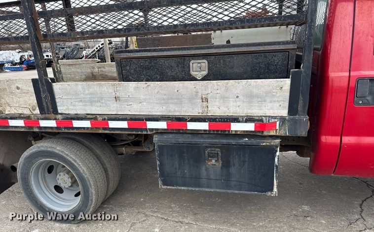image for item DU3284 2002 Ford  F450 Super Duty XL flatbed truck