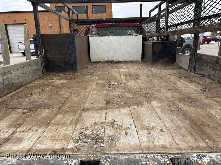 image for item DU3284 2002 Ford  F450 Super Duty XL flatbed truck