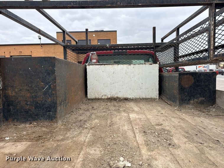 image for item DU3284 2002 Ford  F450 Super Duty XL flatbed truck