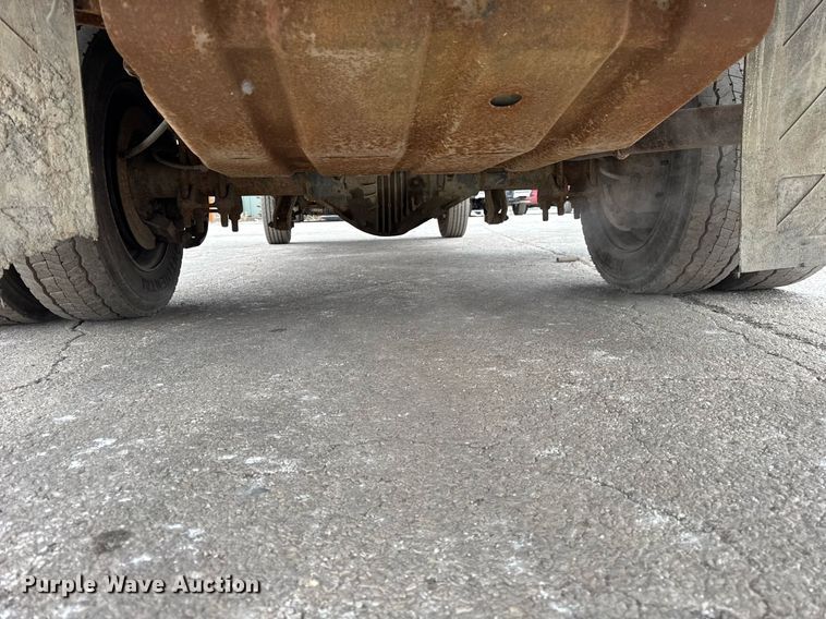 image for item DU3284 2002 Ford  F450 Super Duty XL flatbed truck