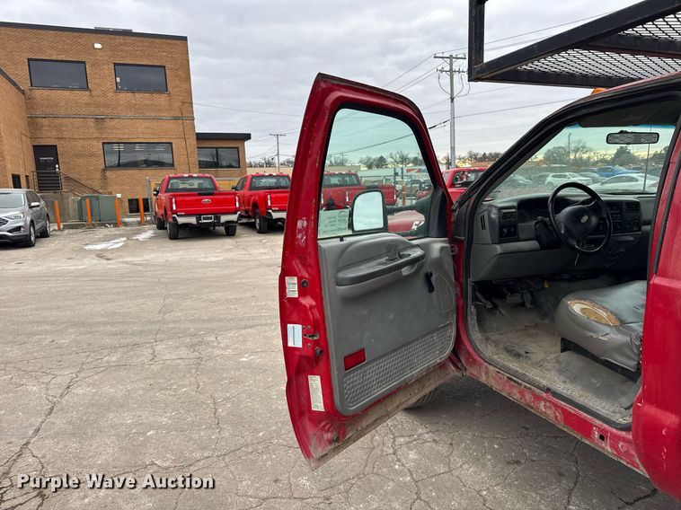 image for item DU3284 2002 Ford  F450 Super Duty XL flatbed truck