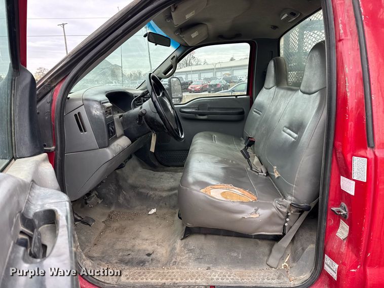 image for item DU3284 2002 Ford  F450 Super Duty XL flatbed truck