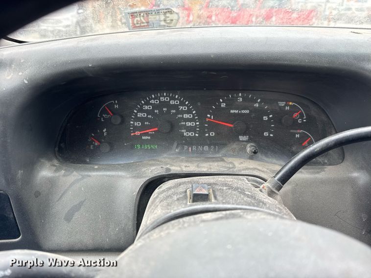 image for item DU3284 2002 Ford  F450 Super Duty XL flatbed truck