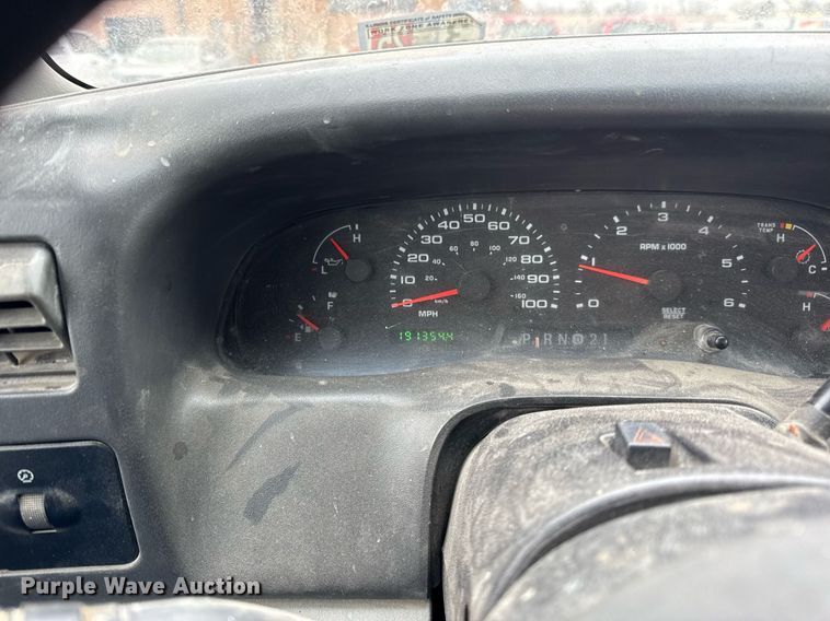 image for item DU3284 2002 Ford  F450 Super Duty XL flatbed truck