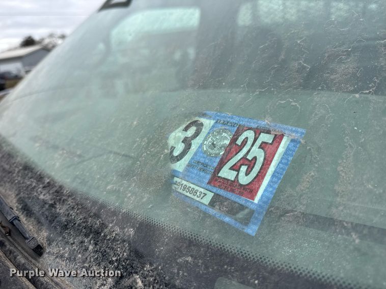 image for item DU3284 2002 Ford  F450 Super Duty XL flatbed truck