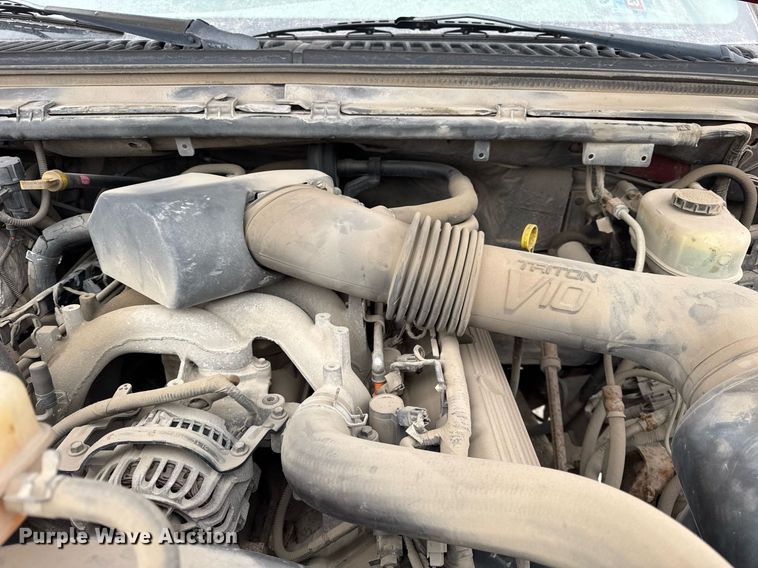 image for item DU3284 2002 Ford  F450 Super Duty XL flatbed truck