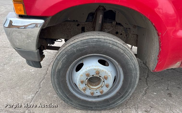 image for item DU3284 2002 Ford  F450 Super Duty XL flatbed truck