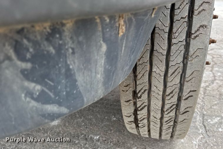 image for item DU3284 2002 Ford  F450 Super Duty XL flatbed truck