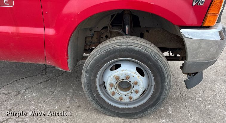 image for item DU3284 2002 Ford  F450 Super Duty XL flatbed truck