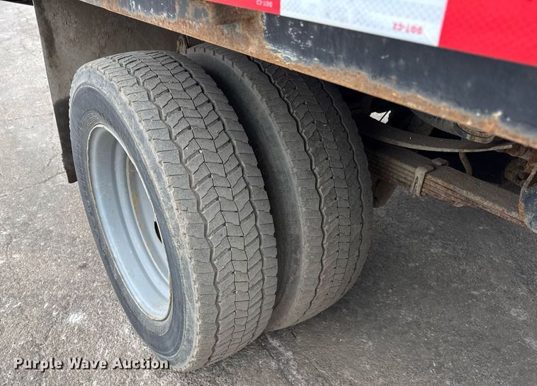 image for item DU3284 2002 Ford  F450 Super Duty XL flatbed truck