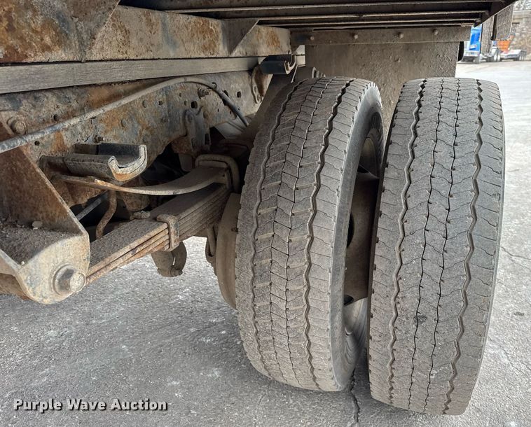 image for item DU3284 2002 Ford  F450 Super Duty XL flatbed truck