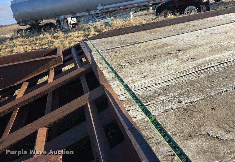 image for item DV0037 2004 Belshe equipment trailer