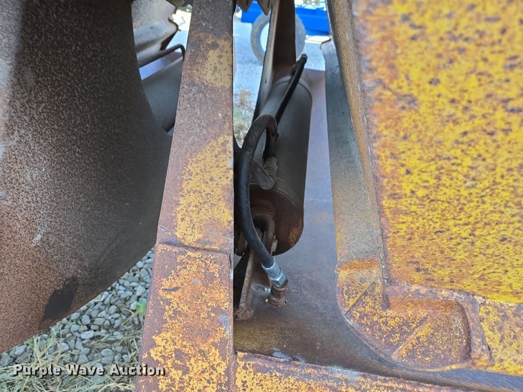 image for item DV0038 1979 Load King 2030 bottom dump trailer