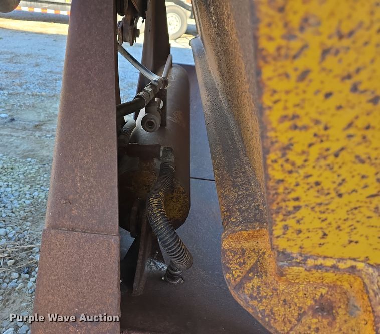 image for item DV0038 1979 Load King 2030 bottom dump trailer