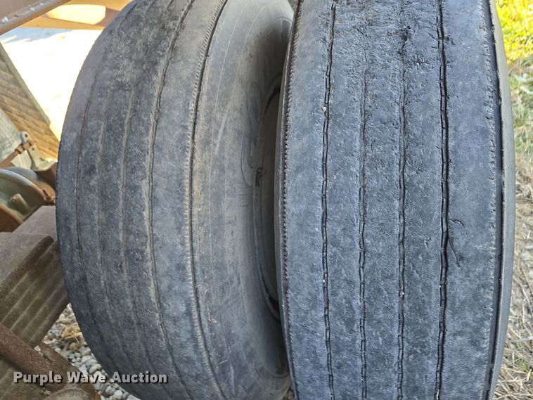 image for item DV0038 1979 Load King 2030 bottom dump trailer