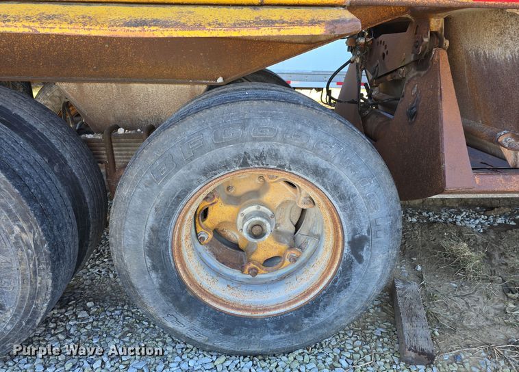 image for item DV0038 1979 Load King 2030 bottom dump trailer