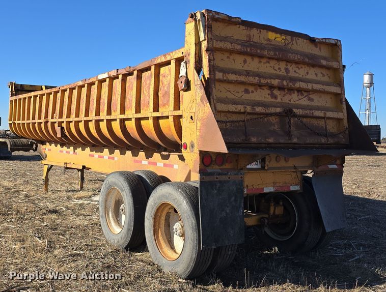 image for item DV0094 1987 Fruehauf end dump trailer