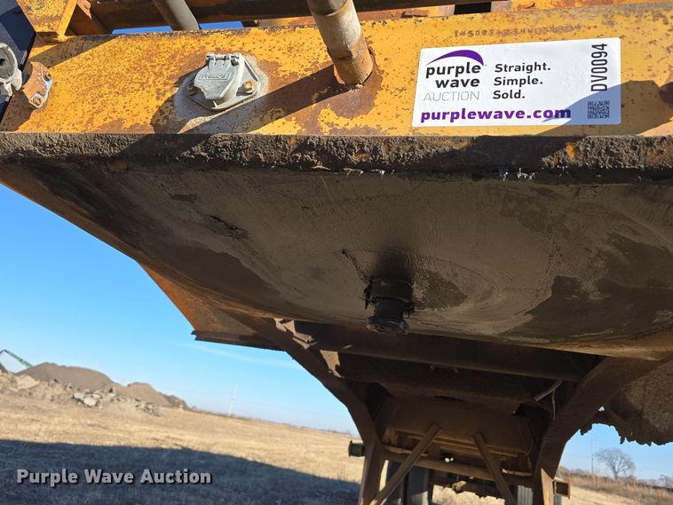 image for item DV0094 1987 Fruehauf end dump trailer