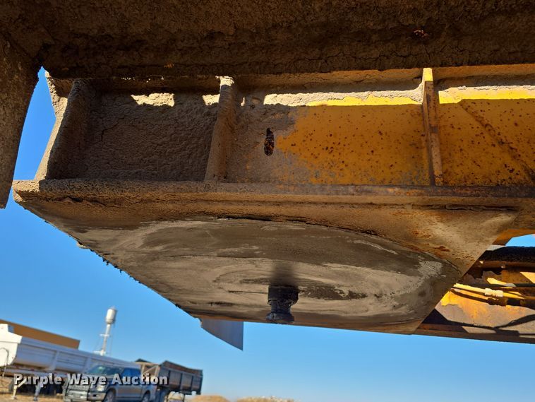 image for item DV0094 1987 Fruehauf end dump trailer