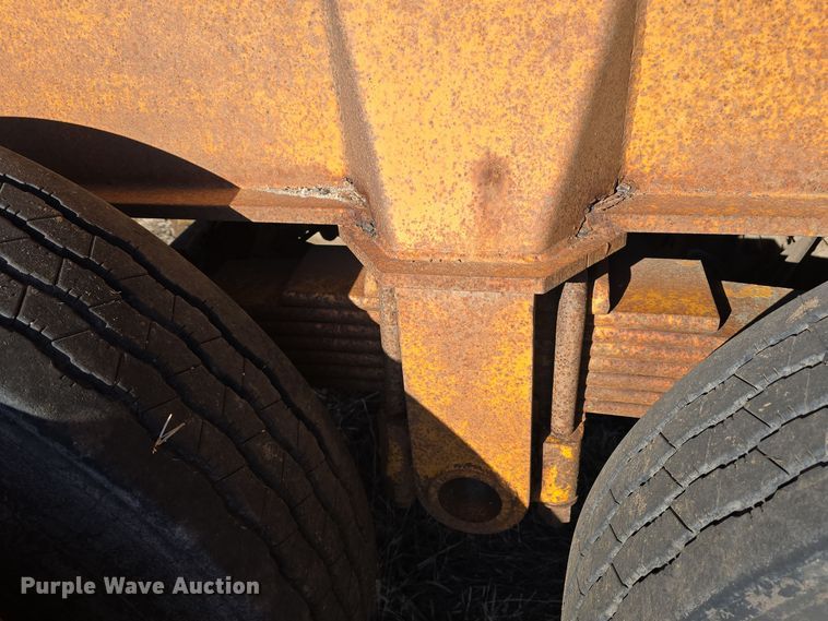 image for item DV0094 1987 Fruehauf end dump trailer