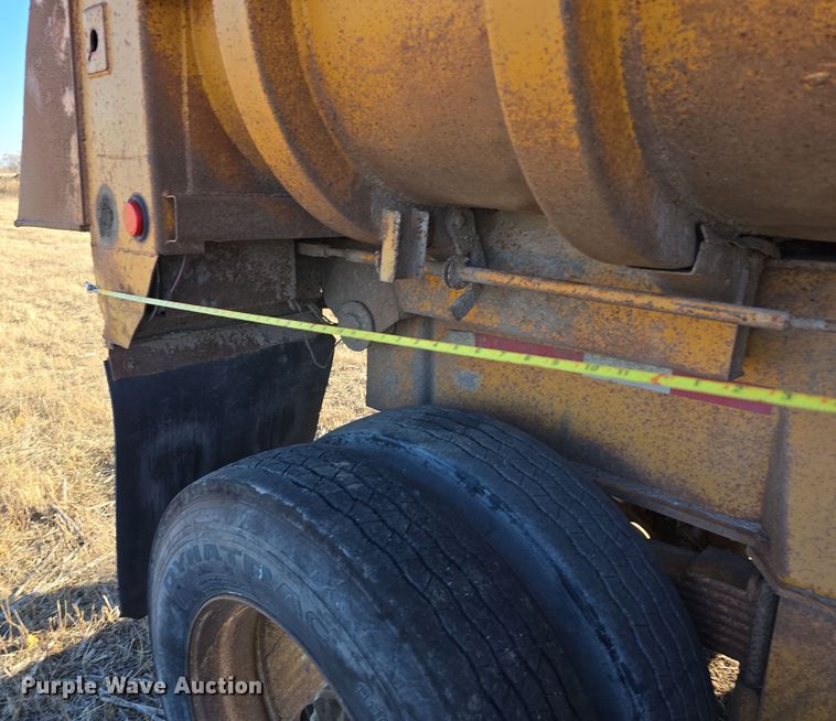 image for item DV0094 1987 Fruehauf end dump trailer