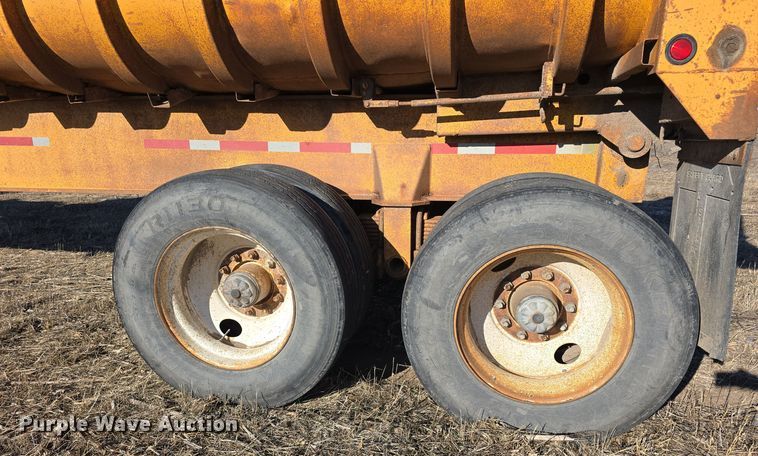 image for item DV0094 1987 Fruehauf end dump trailer