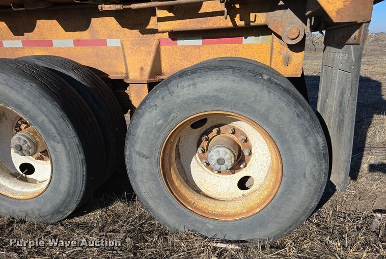 image for item DV0094 1987 Fruehauf end dump trailer
