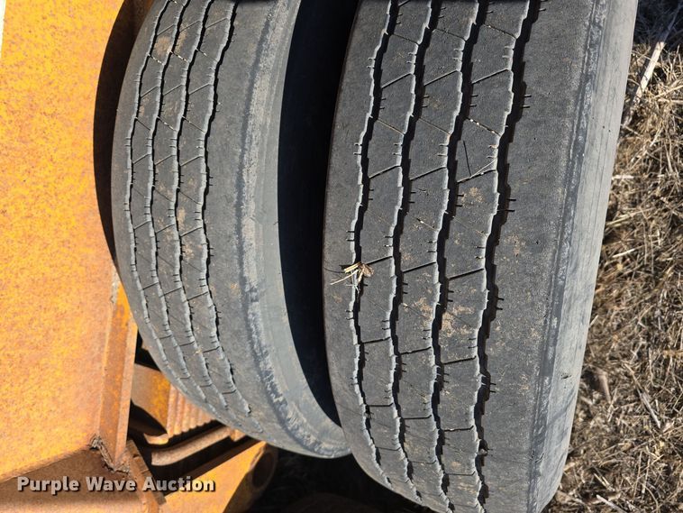 image for item DV0094 1987 Fruehauf end dump trailer