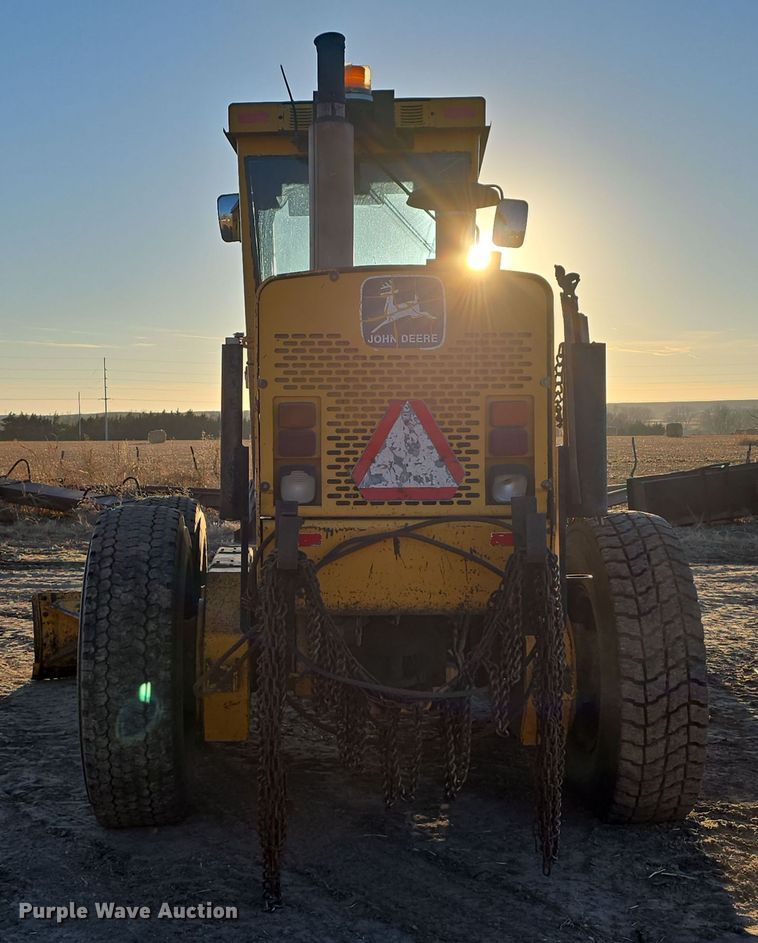 image for item DV0095 1992 John Deere 770B motor grader