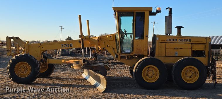 image for item DV0095 1992 John Deere 770B motor grader