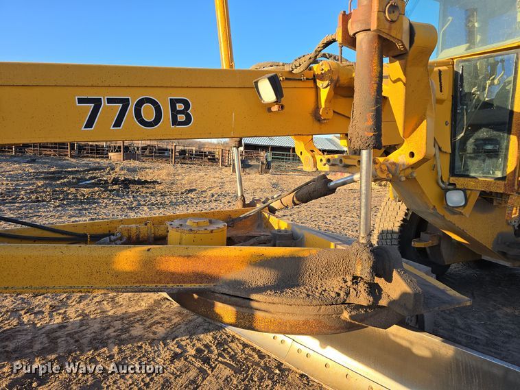 image for item DV0095 1992 John Deere 770B motor grader