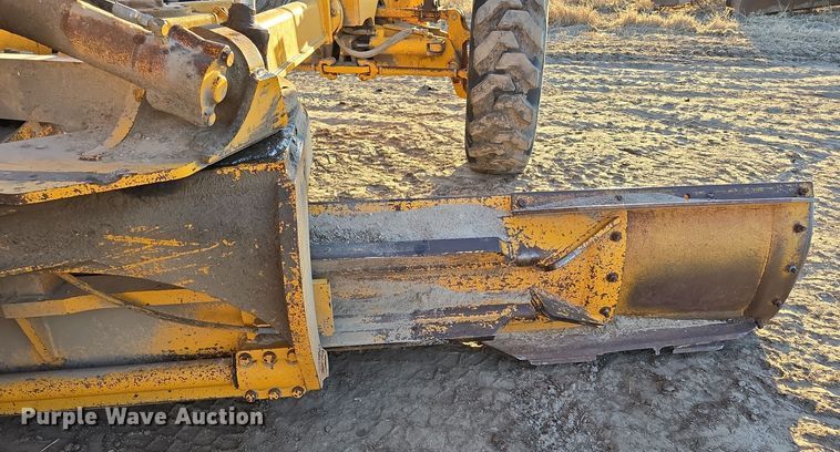 image for item DV0095 1992 John Deere 770B motor grader