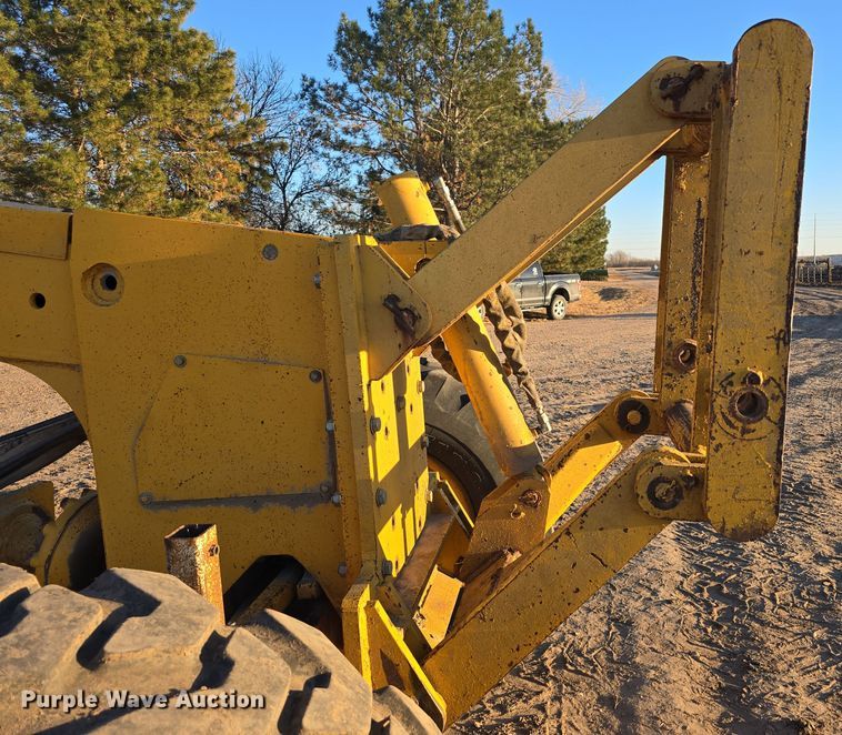 image for item DV0095 1992 John Deere 770B motor grader