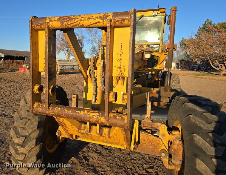 image for item DV0095 1992 John Deere 770B motor grader