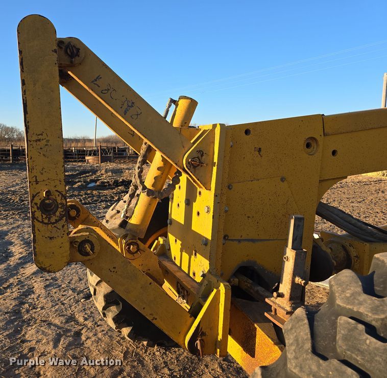 image for item DV0095 1992 John Deere 770B motor grader