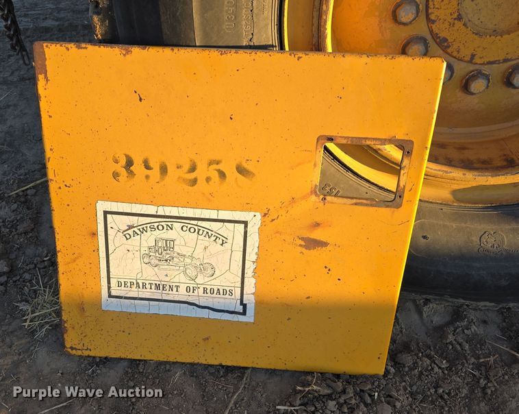 image for item DV0095 1992 John Deere 770B motor grader