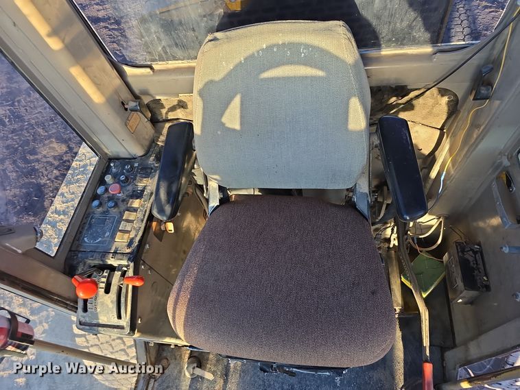 image for item DV0095 1992 John Deere 770B motor grader