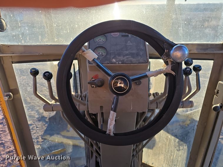 image for item DV0095 1992 John Deere 770B motor grader