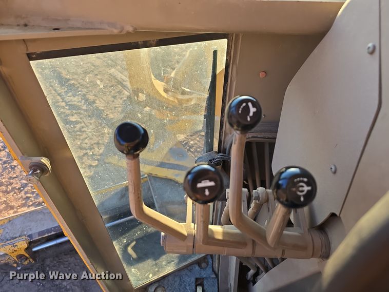 image for item DV0095 1992 John Deere 770B motor grader