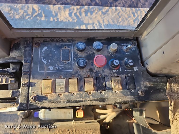 image for item DV0095 1992 John Deere 770B motor grader