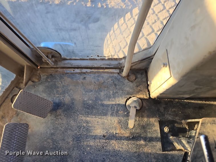 image for item DV0095 1992 John Deere 770B motor grader