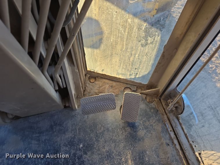 image for item DV0095 1992 John Deere 770B motor grader