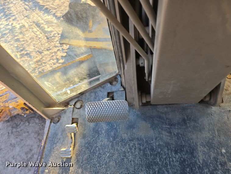 image for item DV0095 1992 John Deere 770B motor grader